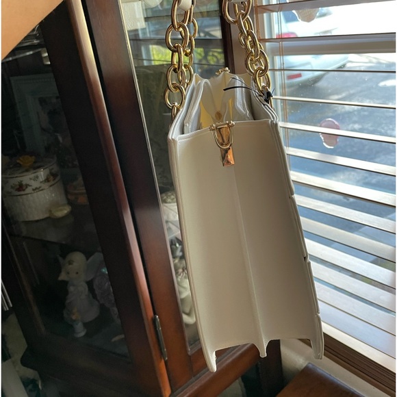 White pleather purse - Picture 2 of 5